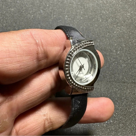 SLE Ladies Quartz Watch Silver Tone Silver Dial Black Band Working New Battery - Picture 3 of 9